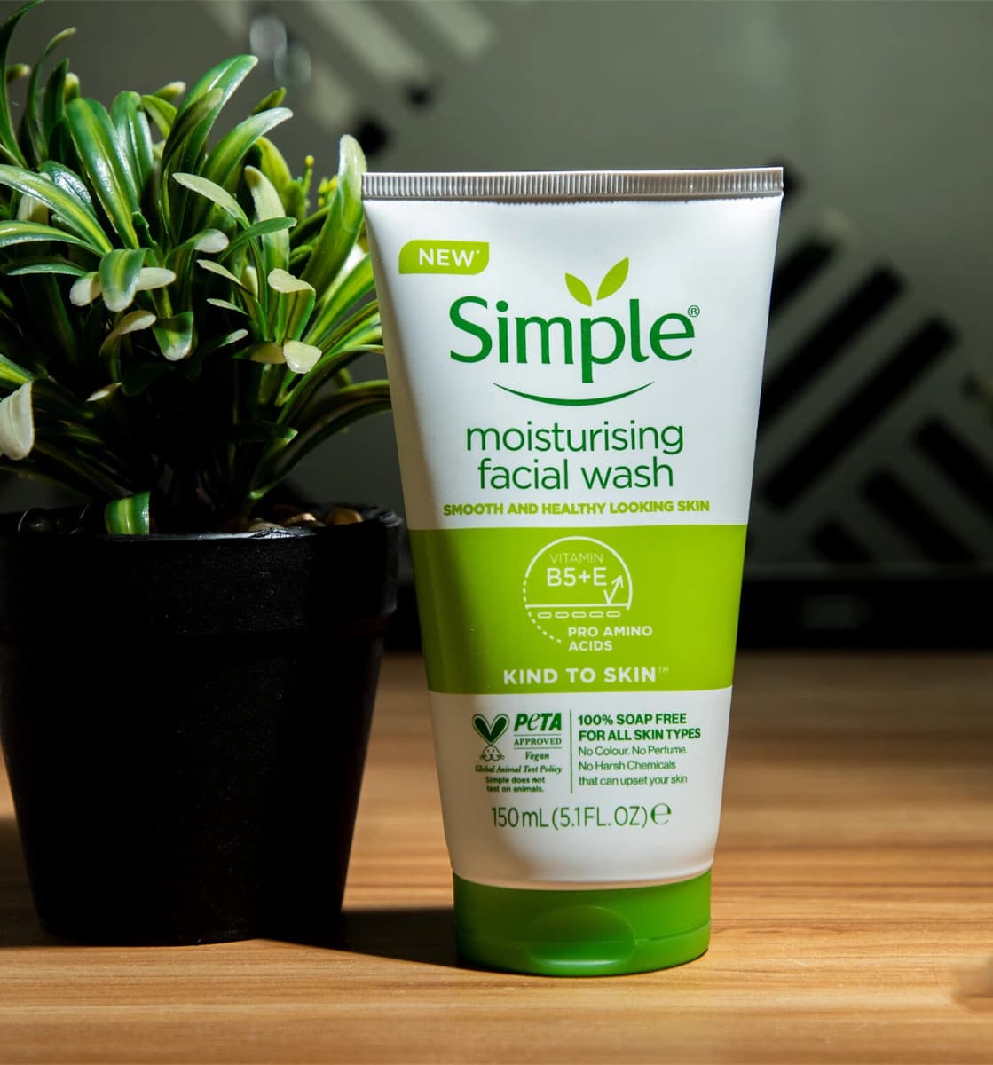 Simple Kind to Skin Moisturising Face Wash – 150ml
